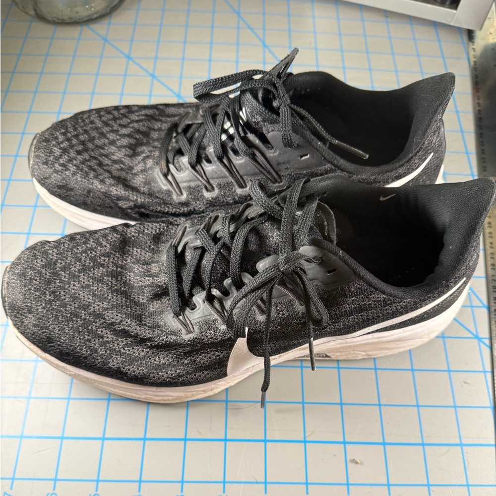 Nike Women’s Black and White Athletic Shoes Size 11